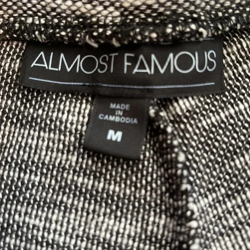 Women’s Almost Famous shorts Medium - Picture 2 of 2